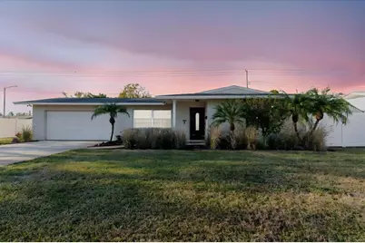 3408 Oxford Drive W, Bradenton, FL 34205 - Photo 1