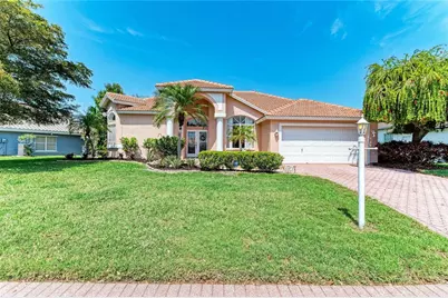 4107 72nd Avenue E, Sarasota, FL 34243 - Photo 1