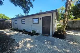2403 21st Ave W, Bradenton, FL 34205 - Photo 1
