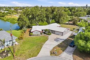 425 Driftwood Rd, Venice, FL 34293 - Photo 1