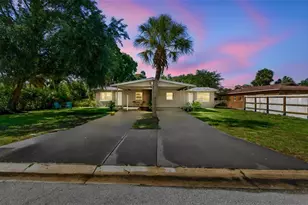 2105 46th Ave Dr W, Bradenton, FL 34207 - Photo 1