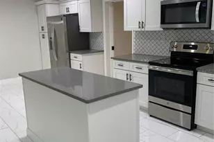 1524 18th Ave N, Saint Petersburg, FL 33704 - Photo 1