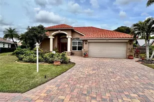 3715 72nd Ave E, Sarasota, FL 34243 - Photo 1