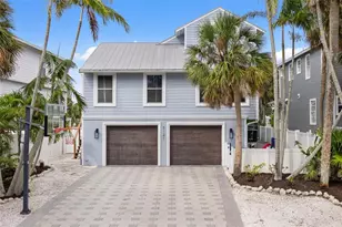 5121 Oxford Dr, Sarasota, FL 34242 - Photo 1