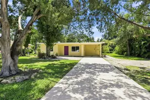 114 Lakeview Dr, Nokomis, FL 34275 - Photo 1
