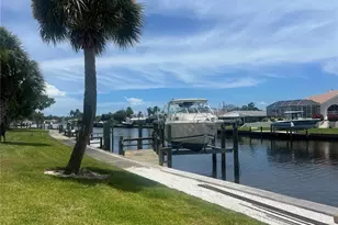 25 Oakwood Dr N, Englewood, FL 34223 - Photo 1