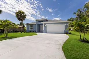105 Spur Dr, Rotonda West, FL 33947 - Photo 1