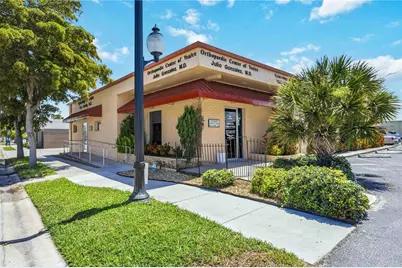 241 Nokomis Avenue S, Venice, FL 34285 - Photo 1
