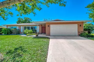 526 Oxford Dr, Venice, FL 34293 - Photo 1