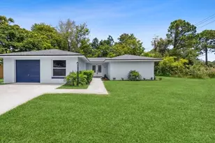 90 Farragut Dr, Palm Coast, FL 32137 - Photo 1