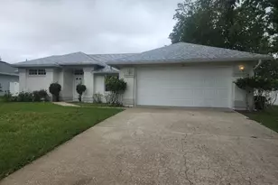 13 Wood Crest Ln, Palm Coast, FL 32164 - Photo 1