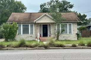 323 S 2nd St, Leesburg, FL 34748 - Photo 1