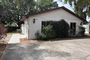 542 E Caroline St, Tavares, FL 32778 - Photo 1