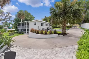 306 N Clayton St, Mount Dora, FL 32757 - Photo 1