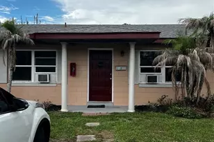 1403 E Alfred St, Tavares, FL 32778 - Photo 1