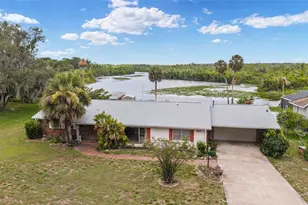 35237 Mulholland Dr, Fruitland Park, FL 34731 - Photo 1