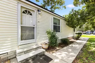 2915 Arbor Ridge Blvd, Fruitland Park, FL 34731 - Photo 1
