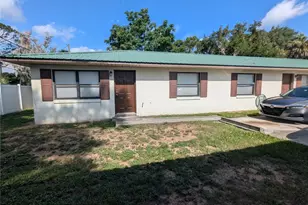 910 S Center St, Eustis, FL 32726 - Photo 1