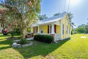 404 NE 2nd St, Trenton, FL 32693 - Photo 1