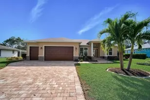 808 Magellan Dr, Sarasota, FL 34243 - Photo 1