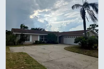 2004 Tanglewood Way NE, Saint Petersburg, FL 33702 - Photo 1