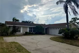 2004 Tanglewood Way NE, Saint Petersburg, FL 33702 - Photo 1
