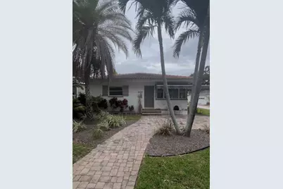 305 25th Avenue NE, Saint Petersburg, FL 33704 - Photo 1