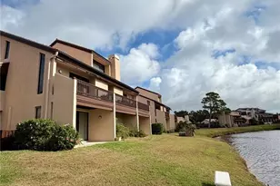 1322 Pelican Creek Crossing, Saint Petersburg, FL 33707 - Photo 1