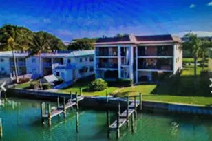 12080 Capri Cir S, Treasure Island, FL 33706 - Photo 1