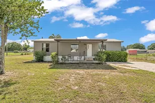 15 Cactus Cir E, Winter Haven, FL 33880 - Photo 1