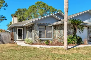 704 Highland Gardens Ln, Lakeland, FL 33813 - Photo 1