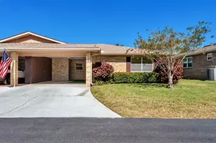 627 Lark Dr, Lakeland, FL 33813 - Photo 1