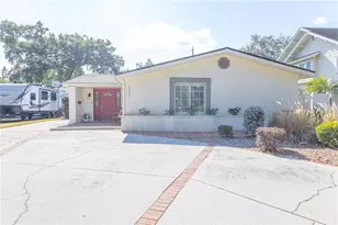 327 Easton Dr, Lakeland, FL 33803 - Photo 1