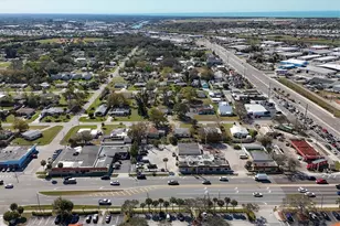 712 E Venice Ave, Venice, FL 34285 - Photo 1