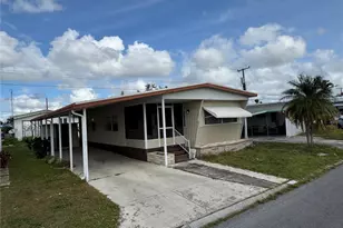 611 50th Ave Dr W, Bradenton, FL 34207 - Photo 1