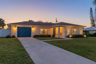 511 Porpoise Rd, Venice, FL 34293 - Photo 1