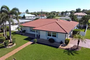 431 Villas Dr, Venice, FL 34285 - Photo 1