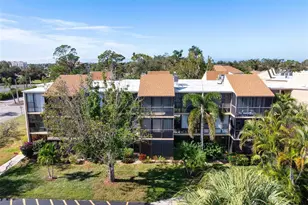 612 Bird Bay Dr S, Venice, FL 34285 - Photo 1
