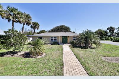 401 N Pine Street, New Smyrna Beach, FL 32169 - Photo 1