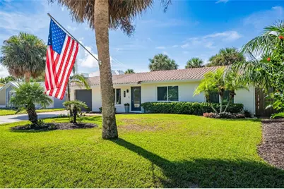 917 E 1st Avenue, New Smyrna Beach, FL 32169 - Photo 1