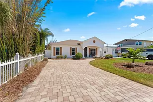 827 E 26th Ave, New Smyrna Beach, FL 32169 - Photo 1