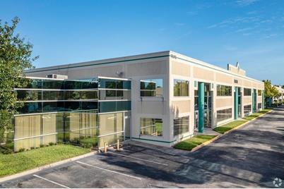 7575 Kingspointe Parkway #19, Orlando, FL 32819 - Photo 1