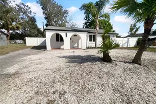 913 27th St E, Bradenton, FL 34208 - Photo 1