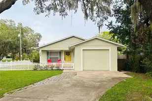 1040 N Clayton St, Mount Dora, FL 32757 - Photo 1