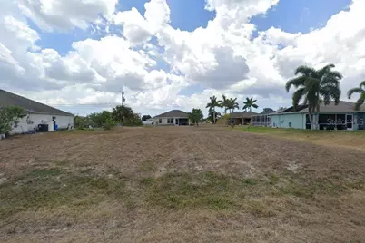 1122 NE 3 Avenue, Cape Coral, FL 33909 - Photo 1