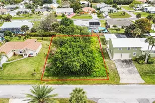 926 Crown St, Sebastian, FL 32958 - Photo 1