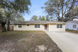 2727 N Dellwood Dr, Eustis, FL 32726 - Photo 1