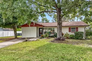 566 Wisteria Ave, Umatilla, FL 32784 - Photo 1