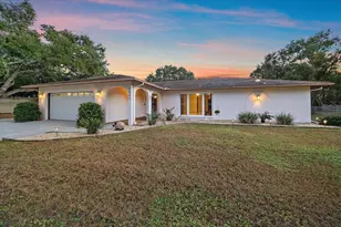 3652 Oak Grove Dr, Sarasota, FL 34243 - Photo 1