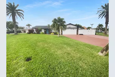 8001 13th Avenue S, Saint Petersburg, FL 33701 - Photo 1